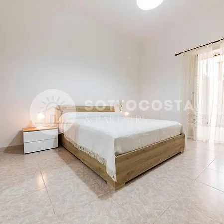 Daire Barbarella's Flat - *
